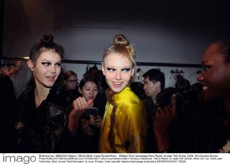 Shiatzy Chen backstage Paris Ready to wear Fall Winter 2016, 644 Cordon Cordon Press  alfonsoxjimenezxvalero Shiatzy Chenshow , Paris Ready to wear Fall Winter 2016
