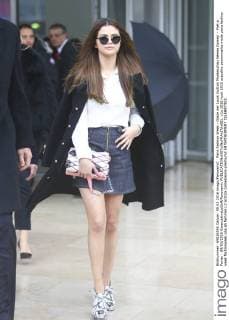 Paris Fashion Week - Gäste der Louis Vuitton Modenschau Selena Gomez - Pret a Porter - 09 03 2016 GwendolineLeGoff Panoramic 