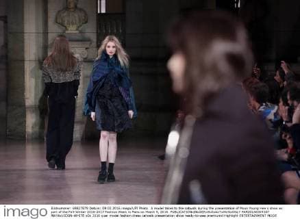 A model takes to the catwalk during the presentation of Moon Young Hee s show as part of the Fall-Winter 2016-2017 Fashion Week in Paris on March 9, 2016.  PAR20160309107 MAYAxVIDON-WHITE