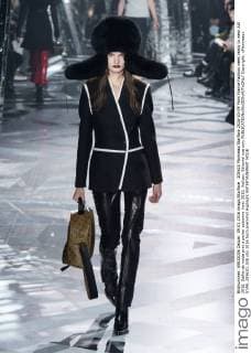 205620 Marineau Starface 2016-03-09 Paris France Fashion week ready to wear AW 2016. Defile de mode pret a porter automne hiver 2016. Vuitton. Editorial use only  Copyright: xMarineaux STAR_205620_038