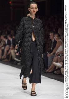 Melbourne Fashion Week - Carla Zampatti Modenschau March 9, 2016 - Melbourne, Victoria, Australia - A model wears Carla Zampatti for the Premium Runway 4 show during the 2016 Melbourne Fashion Week. Melbourne Australia - ZUMAk106