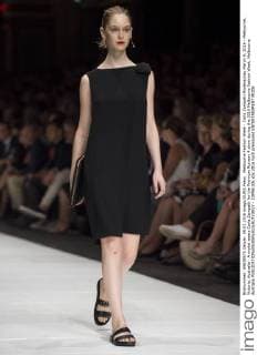 Melbourne Fashion Week - Carla Zampatti Modenschau March 9, 2016 - Melbourne, Victoria, Australia - A model wears Carla Zampatti for the Premium Runway 4 show during the 2016 Melbourne Fashion Week. Melbourne Australia - ZUMAk106