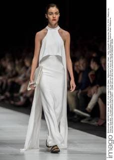 Melbourne Fashion Week - Carla Zampatti Modenschau March 9, 2016 - Melbourne, Victoria, Australia - A model wears Carla Zampatti for the Premium Runway 4 show during the 2016 Melbourne Fashion Week. Melbourne Australia - ZUMAk106