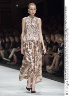 Melbourne Fashion Week - Ginger Smart Modenschau March 9, 2016 - Melbourne, Victoria, Australia - A model wears Ginger Smart for the Premium Runway 4 show during the 2016 Melbourne Fashion Week. Melbourne Australia - ZUMAk106