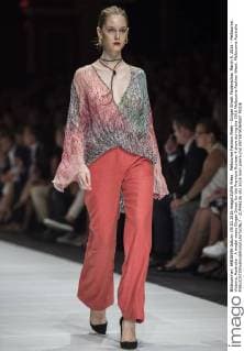 Melbourne Fashion Week - Ginger Smart Modenschau March 9, 2016 - Melbourne, Victoria, Australia - A model wears Ginger Smart for the Premium Runway 4 show during the 2016 Melbourne Fashion Week. Melbourne Australia - ZUMAk106