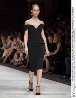 Melbourne Fashion Week - Yeojin Bae Modenschau March 9, 2016 - Melbourne, Victoria, Australia - A model wears Yeojin Bae for the Premium Runway 4 show during the 2016 Melbourne Fashion Week. Melbourne Australia - ZUMAk106