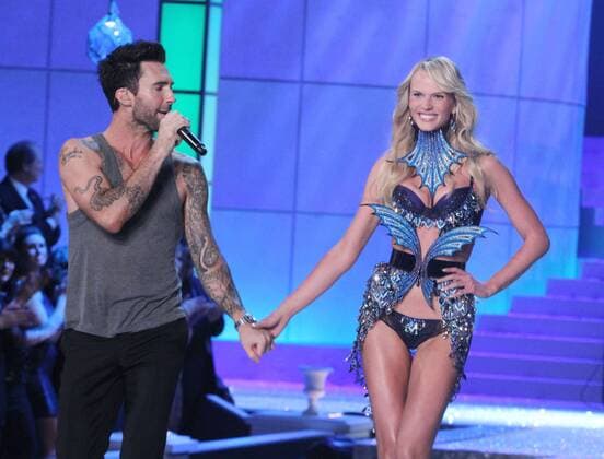 Nov. 9, 2011 - New York, New York, U.S. - Maroon 5 singer ADAM LEVINE and model ANNE VYALITSINA on the runway at the 2011 Victoria s Secret Fashion Show held at the Lexington Avenue Armory. - ZUMAk03_
