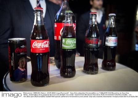 Coca-Cola präsentiert Sonderedition zur Fußball-EM 2016 Bouteilles de Coca Cola SPOS : Presentation de la presence de Coca Cola pendant l Euro2016 - 10 03 2016 JBAutissier Panoramic 