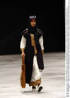 Indonesia: Fashion Week 2016 A model presents a creation by Errin Uggaru during Indonesia Fashion Week 2016 at Jakarta Convention Center in Jakarta, Indonesia. The theme of Indonesian Fashion Week 2016 are Reflections of Culture.  RahmadxAzharxHutomo