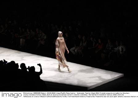 Indonesia: Fashion Week 2016 A model presents a creation by Jenahara during Indonesia Fashion Week 2016 at Jakarta Convention Center in Jakarta, Indonesia. The theme of Indonesian Fashion Week 2016 are Reflections of Culture  RahmadxAzharxHutomo
