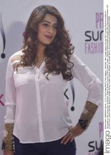 Pakistan: Red Carpet during 2nd day PFDC sunsilk Pakistani models on red carpet on the second day of Pakistan Fashion Design Council (PFDC) Fashion Week.  RanaxSajidxHussain