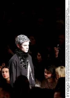 March 11, 2016 - Lisbon, Portugal - A model presents a creation from the Portuguese fashion designer Valentim Quaresma Fall Winter 2016 2017 collection during the Lisbon Fashion Week on March 11, 2016 in Lisbon, Portugal. This year Lisbon Fashion Week celebrates the 25th anniversary. Lisbon Portugal  - ZUMAn230