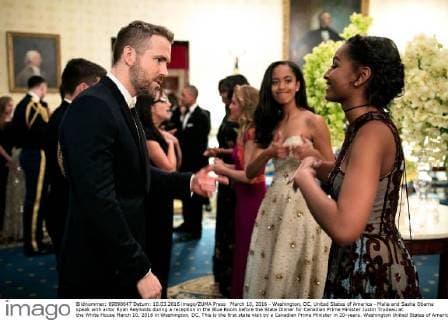 March 10, 2016 - Washington, DC, United States of America - Malia and Sasha Obama speak with actor Ryan Reynolds during a reception in the Blue Room before the State Dinner for Canadian Prime Minister Justin Trudeau at the White House March 10, 2016 in Washington, DC. This is the first state visit by a Canadian Prime Minister in 20-years. Washington United States of America - ZUMAp138