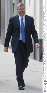 Nov. 16, 2011 - London, London, UK - London, UK. Chelsea Football Club owner Roman Abramovich leaving The Royal Courts Of Justice at Lunchime today (16 11 2011) to give evidence. Russian Oligarch Boris Berezovsky has started a Ã‚£3.2 billion lawsuit at the High Court in a battle over Abramovich s Ã‚£10.3 billion fortune. Photo credit: Ben Cawthra LNP  - ZUMAl94_