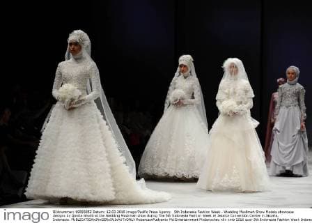 5th Indonesia Fashion Week - Wedding Muslimah Show Models showcase designs by Qonita Gholib at the Wedding Muslimah show during The 5th Indonesia Fashion Week at Jakarta Convention Centre in Jakarta, Indonesia.  RobertusxPudyanto