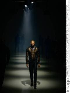 (160312) -- JOHANNESBURG, March 12, 2016 -- A model presents a creation from local brand SCALO on the third day of Mercedes-Benz Fashion Week Joburg 2016 at Nelson Mandela Square in Johannesburg, South Africa on March 12, 2016. The Mercedes-Benz Fashion Week Joburg 2016, the largest and leading one in Africa, closed here Saturday. Creations by nearly 20 South African fashion designers have been presented in 14 shows of the past three days. ) SOUTH AFRICA-JOHANNESBURG-FASHION WEEK-CLOSING ZhaixJianlan 