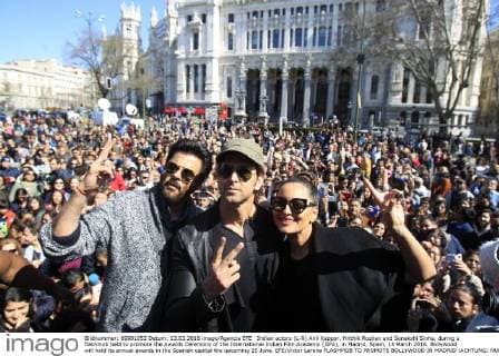 Indian actors (L-R) Anil Kappor, Hrithik Roshan and Sonakshi Sinha, during a flashmob held to promote the Awards Ceremony of the International Indian Film Academy (IIFA), in Madrid, Spain, 13 March 2016. Bollywood will hold its annual awards in the Spanish capital the upcoming 25 June. EFE Victor Lerena FLASHMOB TO PROMOTE BOLLYWOOD IN MADRID !ACHTUNG: NUR REDAKTIONELLE NUTZUNG!  GRA191 20160313-635934830712782457