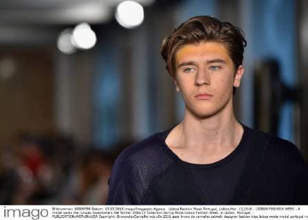 Lisboa Fashion Week Portugal, Lisbon,Mar. 13,2016 - LISBOA FASHION WEEK - A model walks the runway Awaytomars Fall Winter 2016 17 Collection during Moda Lisboa Fashion Week, in Lisbon, Portugal.  Copyright: BrunoxdexCarvalho