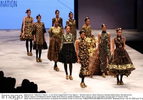Wardah Fashion Show featuring themed Colordination Wardah as the official makeup of Indonesia Fashion Week 2016 showing results of designer Dian Pelangi during Indonesian closing night of Fashion Week 2016 with the theme Colordination at Jakarta Convention Center in Indonesa.  NatanaelxPohan