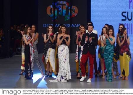Pakistan : Depak Perwani s designs showcased in PFDC Sunsilk Fashion Week Pakistani model presents creations of famous designer Depak Perwani on the last day of Pakistan Fashion Design Council (PFDC) Sunsilk Fashion Week 2016.  RanaxSajidxHussain