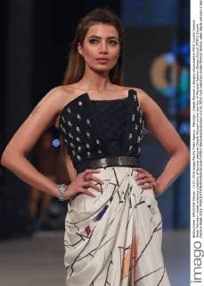 Pakistan : Depak Perwani s designs showcased in PFDC Sunsilk Fashion Week Pakistani model presents creations of famous designer Depak Perwani on the last day of Pakistan Fashion Design Council (PFDC) Sunsilk Fashion Week 2016.  RanaxSajidxHussain