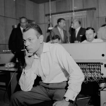Bert Kaempfert Der deutsche Orchesterleiter, Komponist und Musikproduzent bei der Orchesterprobe im Studio, Deutschland 1967. The German conductor, composer and music producer Bert Kaempfert during recording, Germany 1967. Copyright: Roba SiegfriedxPilz UnitedArchives21359