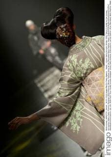 Japan : Jotaro Saito Autumn Winter 2016 Tokyo A model on the runway during the Jotaro Saito Kimono Designer 2016 Autumn Winter Fashion show at the Mercedes-Benz Fashion Week.  AlessandroxDixCiommo