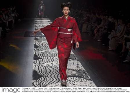 Japan : Jotaro Saito Autumn Winter 2016 Tokyo A model on the runway during the Jotaro Saito Kimono Designer 2016 Autumn Winter Fashion show at the Mercedes-Benz Fashion Week.  AlessandroxDixCiommo