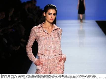 (160317) -- TORONTO, March 17, 2016 -- A model presents a creation of Hilary MacMillan Fall Winter 2016 collection during the Toronto Fashion Week Fall Winter 2016 at David Pecaut Square in Toronto, Canada, March 16, 2016. ) (djj) CANADA-TORONTO-FASHION WEEK-HILARY MACMILLAN ZouxZheng 