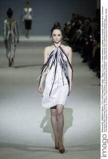 March 17, 2016 - A model presents a creation by Ukrainian designer Alina Zamanova during the 38th Ukrainian Fashion Week in Kiev, Ukraine, 17 March 2016. The fashion event presents 2016 collections by Ukrainian and international designers from 17 to 23 March. - ZUMAs334