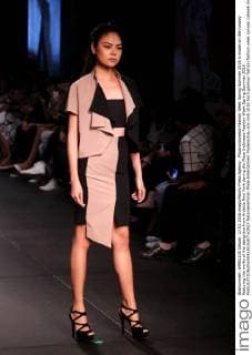 Plaza Indonesia Fashion Week Spring Summer 2016 A model on the runway featuring the works of the designers from Ardistia New York during the Plaza Indonesia Fashion Week Spring Summer 2016.  NatanaelxPohan