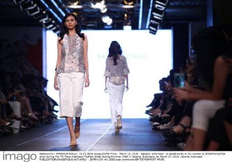 March 18, 2016 - Jakarta, Indonesia - A model walks in the runway at BCBGMAXAZRIA show during the 7th Plaza Indonesia Fashion Week Spring Summer 2016 in Jakarta, Indonesia, on March 17, 2016. Jakarta Indonesia  - ZUMAn230