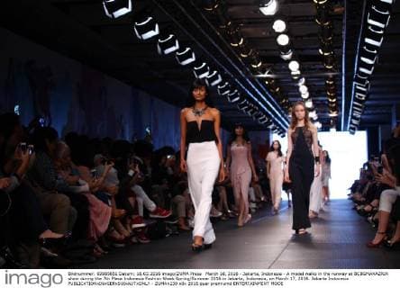 March 18, 2016 - Jakarta, Indonesia - A model walks in the runway at BCBGMAXAZRIA show during the 7th Plaza Indonesia Fashion Week Spring Summer 2016 in Jakarta, Indonesia, on March 17, 2016. Jakarta Indonesia  - ZUMAn230