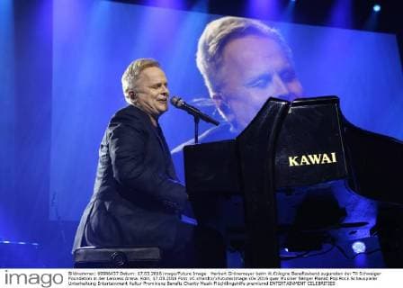 Herbert Grönemeyer beim lit.Cologne Benefizabend zugunsten der Til Schweiger Foundation in der Lanxess Arena. Köln, 17.03.2016 Foto:xC.xHardtx xFuturexImage