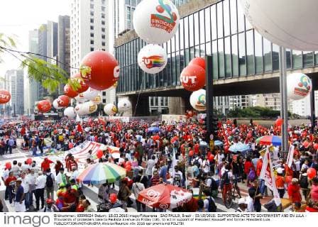 SAO PAULO, Brazil - 03 18 2016: SUPPORTING ACTS TO GOVERNMENT AND EN LULA - Thousands of protesters take to Paulista Avenue on Friday (18), to act in support of President Rousseff and former President Lula.  AloisioxMauricio