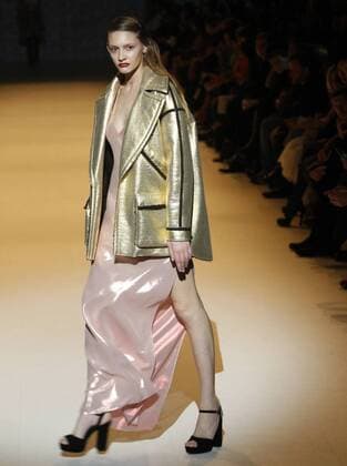 March 18, 2016 - A model presents a creation by Ukrainian designer Andre TAN during the 38th Ukrainian Fashion Week in Kiev, Ukraine, 18 March 2016. The fashion event presents 2016 collections by Ukrainian and international designers from 17 to 23 March. - ZUMAs334