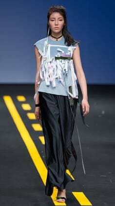 (160319) -- BEIJING, March 18, 2016 -- A model presents a creation designed by students of Beijing Institute of Fashion Technology during a fashion week of the institute in Beijing, capital of China, March 18, 2016. The fashion week concluded on Friday.) (ry) CHINA-BEIJING-FASHION SHOW (CN) LixJianbo 