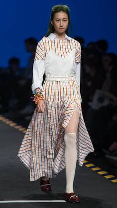 (160319) -- BEIJING, March 18, 2016 -- A model presents a creation designed by students of Beijing Institute of Fashion Technology during a fashion week of the institute in Beijing, capital of China, March 18, 2016. The fashion week concluded on Friday.) (ry) CHINA-BEIJING-FASHION SHOW (CN) LixJianbo 