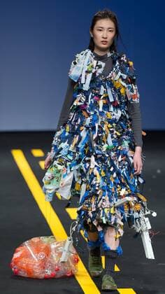 (160319) -- BEIJING, March 18, 2016 -- A model presents a creation designed by students of Beijing Institute of Fashion Technology during a fashion week of the institute in Beijing, capital of China, March 18, 2016. The fashion week concluded on Friday.) (ry) CHINA-BEIJING-FASHION SHOW (CN) LixJianbo 
