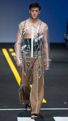 (160319) -- BEIJING, March 18, 2016 -- A model presents a creation designed by students of Beijing Institute of Fashion Technology during a fashion week of the institute in Beijing, capital of China, March 18, 2016. The fashion week concluded on Friday.) (ry) CHINA-BEIJING-FASHION SHOW (CN) LixJianbo 