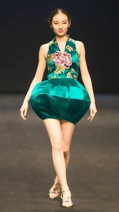 (160319) -- BEIJING, March 18, 2016 -- A model presents a creation designed by graduates of Beijing Institute of Fashion Technology during a fashion week of the institute in Beijing, capital of China, March 18, 2016. The fashion week concluded on Friday.) (ry) CHINA-BEIJING-FASHION SHOW (CN) LixJianbo 