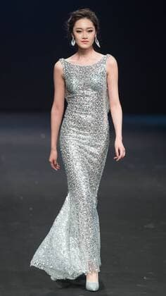 (160319) -- BEIJING, March 18, 2016 -- A model presents a creation designed by graduates of Beijing Institute of Fashion Technology during a fashion week of the institute in Beijing, capital of China, March 18, 2016. The fashion week concluded on Friday.) (ry) CHINA-BEIJING-FASHION SHOW (CN) LixJianbo 