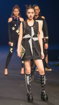 (160319) -- BEIJING, March 18, 2016 -- A model presents a creation designed by graduates of Beijing Institute of Fashion Technology during a fashion week of the institute in Beijing, capital of China, March 18, 2016. The fashion week concluded on Friday.) (ry) CHINA-BEIJING-FASHION SHOW (CN) LixJianbo 