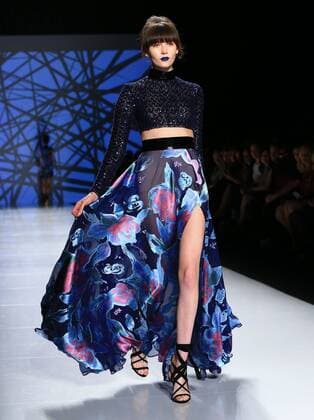(160319) -- TORONTO, March 18, 2016 -- A model presents a creation of Stephan Caras Fall Winter 2016 collection during the Toronto Fashion Week Fall Winter 2016 at David Pecaut Square in Toronto, Canada, March 18, 2016. ) (djj) CANADA-TORONTO-FASHION WEEK-STEPHAN CARAS ZouxZheng 