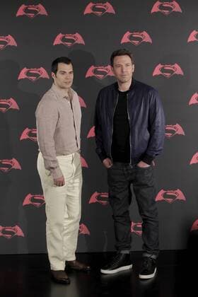 British actor Henry Cavill and US actor Ben Affleck (R) attend a presser for the movie Batman vs Superman, Dawn of Justice in Mexico City, Mexico, 19 March 2016. The movie will debut in Mexico, on 24 March. BATMAN VS SUPERMAN PRESSER !ACHTUNG: NUR REDAKTIONELLE NUTZUNG!  20160320-635940314663526044
