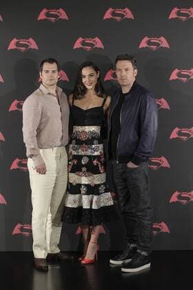 From left to right, British actor Henry Cavill, US actor Ben Affleck and Israeli actress Gal Gado attend a presser for the movie Batman vs Superman, Dawn of Justice in Mexico City, Mexico, 19 March 2016. The movie will debut in Mexico, on 24 March. BATMAN VS SUPERMAN PRESSER !ACHTUNG: NUR REDAKTIONELLE NUTZUNG!  20160320-635940315338070044