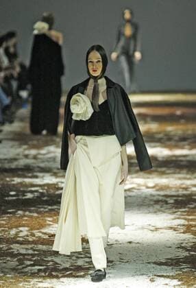 March 19, 2016 - Kiev, Ukraine - A model presents a creation by Georgian designer Datuna Sulikashvili during the Ukrainian Fashion Week, in Kiev, Ukraine,on 18 March,2016. The event presents Autumn Winter 2016-2017 collections by Ukrainian and international designers from 17 to 23 March Kiev Ukraine  - ZUMAn230