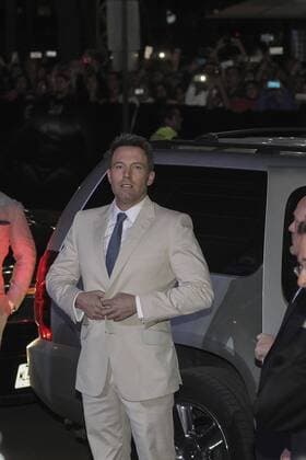 US actor and cast member Ben Affleck arrives to the premiere of the film Batman vs. Superman in Mexico City, Mexico, 19 March 2016. The movie will debut in Mexico on 24 March. BATMAN VS. SUPERMAN PREMIERE IN MEXICO !ACHTUNG: NUR REDAKTIONELLE NUTZUNG!  MEX115 20160320-635940619407045020