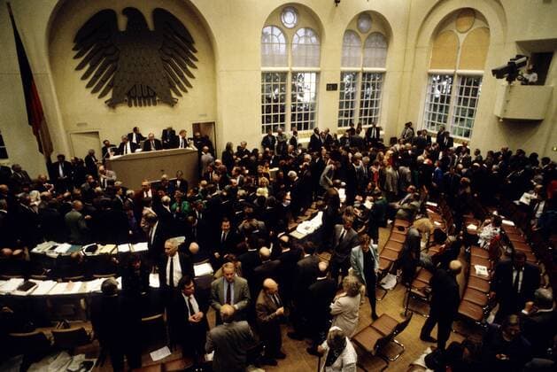 Hauptstadtbeschluss Hauptstadtdebatte Hauptstadtabstimmung ueber den zukuenftigen Regierungssitz von Deutschland im Bundestag am 20.06.1991 Debate on the future seat of the government of Germany in Bundestag parliament on 20.06.1991