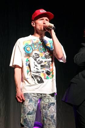 Die Prinzen. Sänger Wolfgang Lenk ( Die Prinzen ) während eines Konzertes im Rahmen ihrer 25 Jahre auf Bewährung Tour am 20.03.2016 vor 3.000 Fans in der Arena Leipzig.